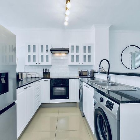 2 Bedroom 2 Bath Luxury - Sandton Cbd Йоханесбург Екстериор снимка