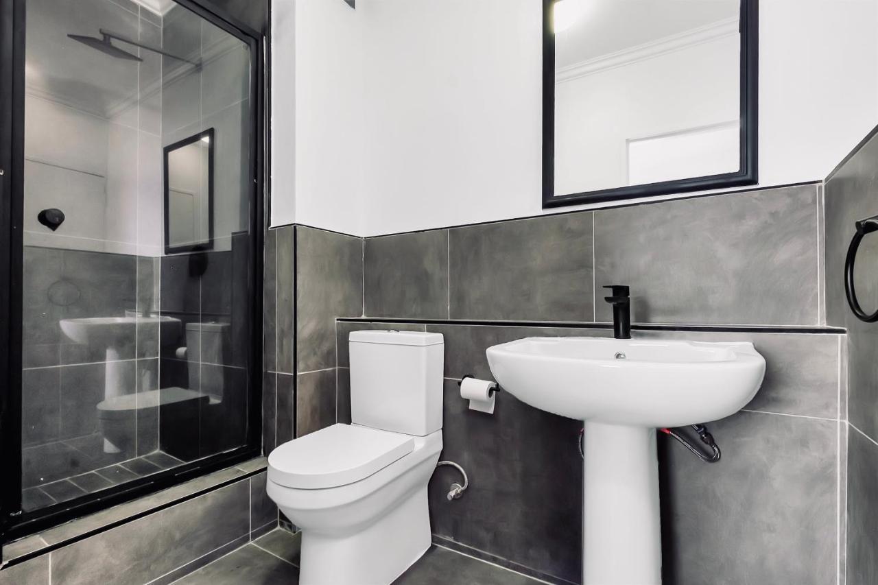 2 Bedroom 2 Bath Luxury - Sandton Cbd Йоханесбург Екстериор снимка