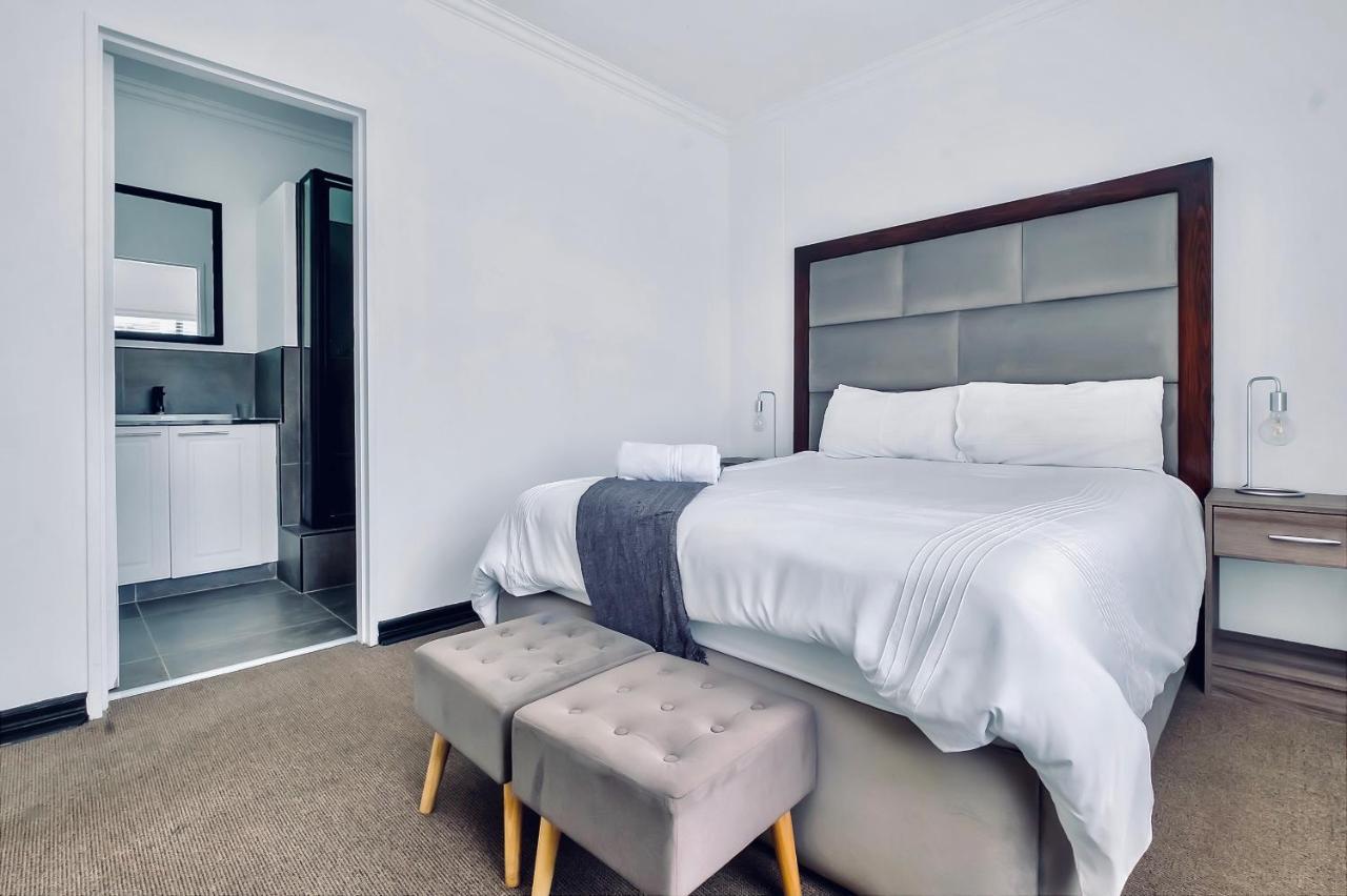 2 Bedroom 2 Bath Luxury - Sandton Cbd Йоханесбург Екстериор снимка